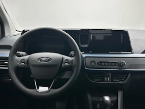 https://vehicle.imgix.net/4172942/9b7ede69-598d-47c3-b9ce-60633ae2ec0a.jpeg