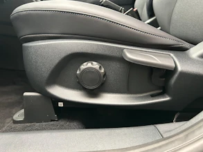 https://vehicle.imgix.net/4172942/d57d5b4a-042c-420a-b39b-725120c0914d.jpeg