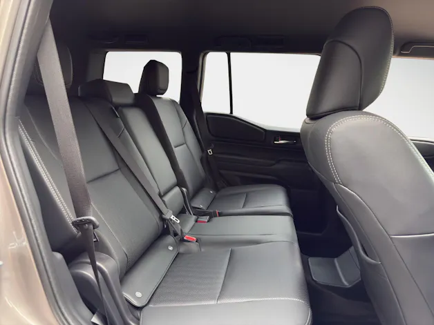 Toyota Land Cruiser 2.8 D 48V Style
