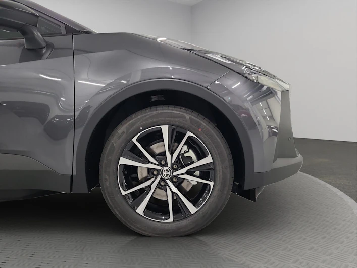 immagine del veicolo TOYOTA C-HR