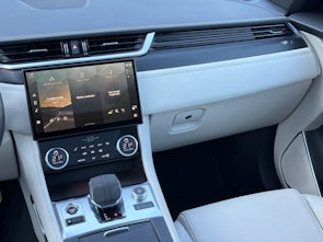 image du véhicule JAGUAR F-Pace 2.0 P400e R-Dynamic SE AWD