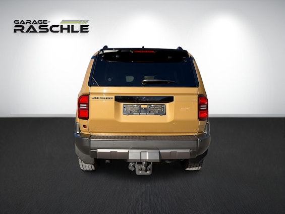 Vehicle image 4 Vehicle image 4