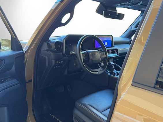 Vehicle image 6 Vehicle image 6