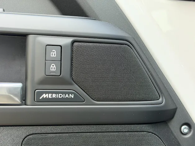 Land Rover Defender 90 3.0 D I6 250 X-Dynamic SE