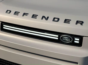 Fahrzeugbild LAND ROVER Defender 90 3.0 D I6 250 X-Dynamic SE