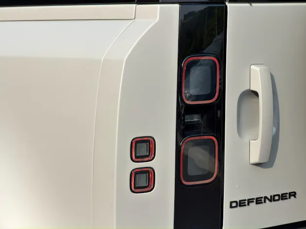 Land Rover Defender 90 3.0 D I6 250 X-Dynamic SE