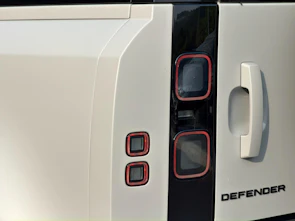 Fahrzeugbild LAND ROVER Defender 90 3.0 D I6 250 X-Dynamic SE