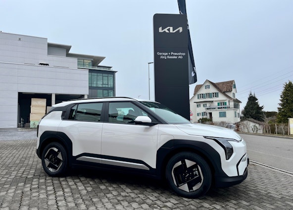 First vehicle image First vehicle image