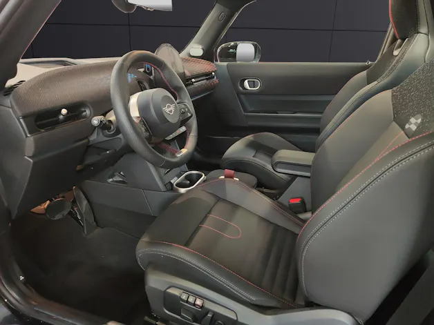Mini F66 2.0i Cooper S 	John Cooper Works Trim