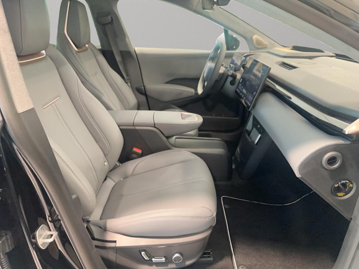 immagine del veicolo ZEEKR X