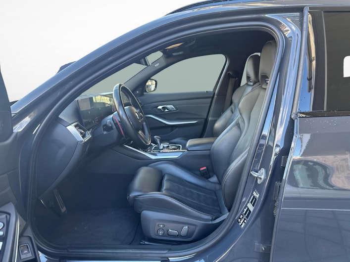 Vehicle image BMW 3 SERIES