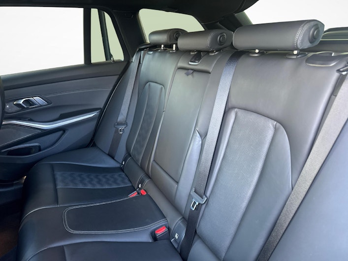 Vehicle image BMW 3 SERIES