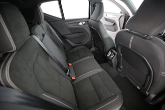 https://vehicle.imgix.net/4174518/a23415e8-30e4-41d1-a391-ef99d2c17123.jpg