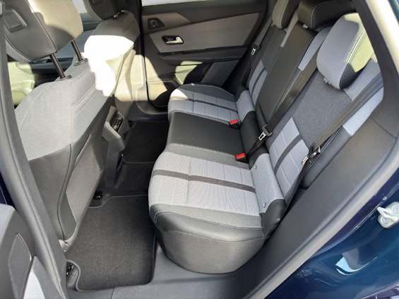 Vehicle image 7 Vehicle image 7