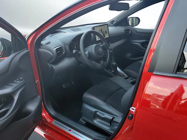 Toyota Yaris 1.5 VVT-i HSD GR Sport