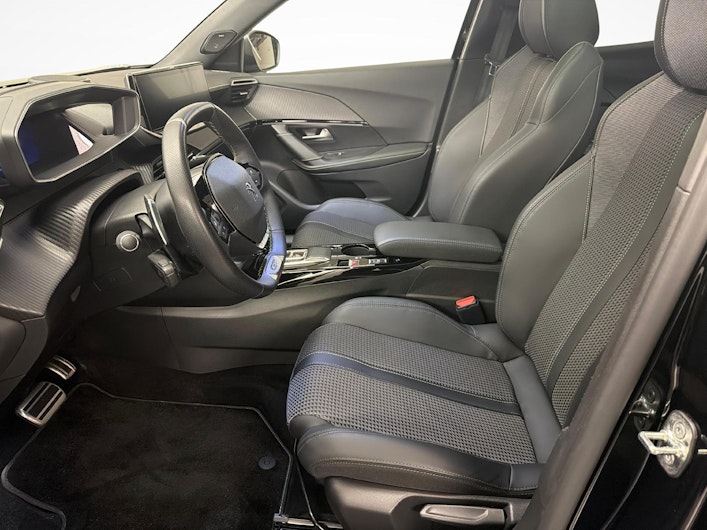 Vehicle image PEUGEOT 2008