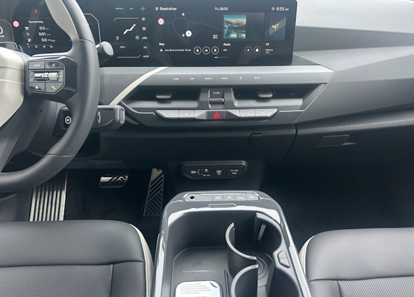 Vehicle image 16 Vehicle image 16