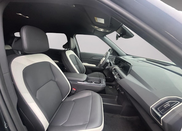 Vehicle image 18 Vehicle image 18