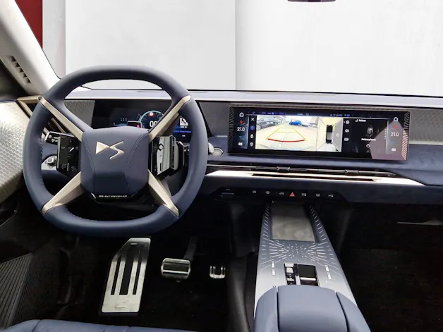 DS Automobiles No8 E-Tense Jules Verne 4x4