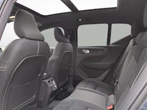 https://vehicle.imgix.net/4174909/300e5f91-4610-46d5-afdc-2c8ff52030e2.jpg