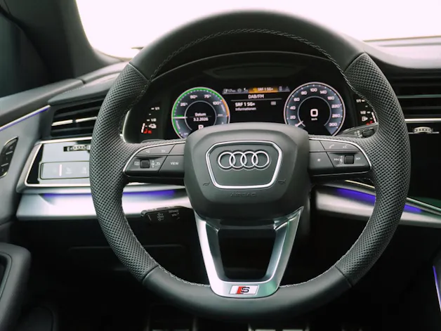Audi Q8 SUV 55 TFSI e S line quattro T-Tronic