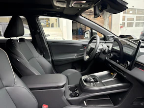 https://vehicle.imgix.net/4175080/524b95a5-ec22-4cb3-be7b-498f87ee9bc7.jpg
