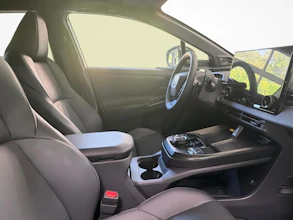 https://vehicle.imgix.net/4175113/57aa4e1c-520a-44a4-b694-7c6e5612f2a5.jpg