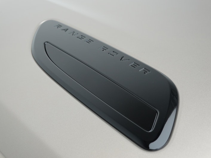 Vehicle image LAND ROVER RANGE ROVER VELAR