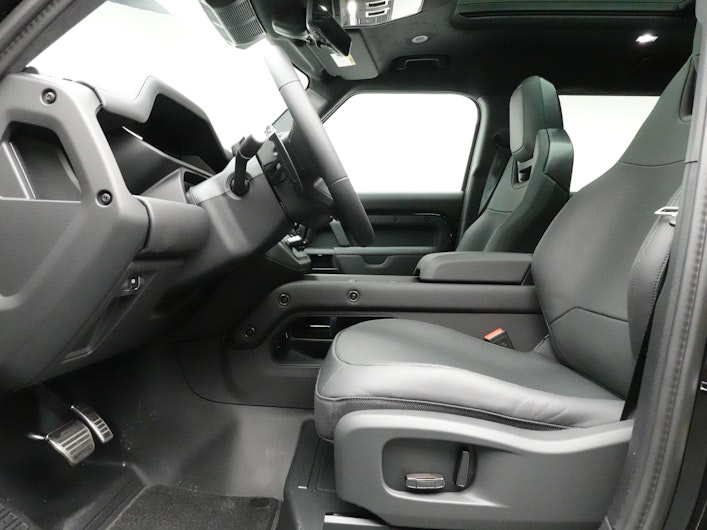 Vehicle image LAND ROVER DEFENDER