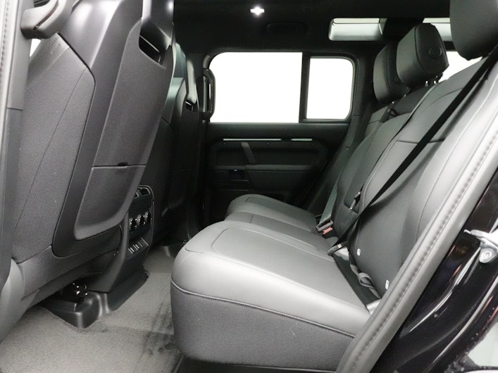 Vehicle image LAND ROVER DEFENDER