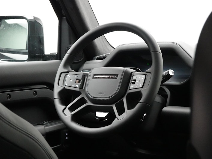 Vehicle image LAND ROVER DEFENDER