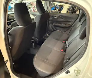 Suzuki Swift 1.2 Sakura Top Hybrid