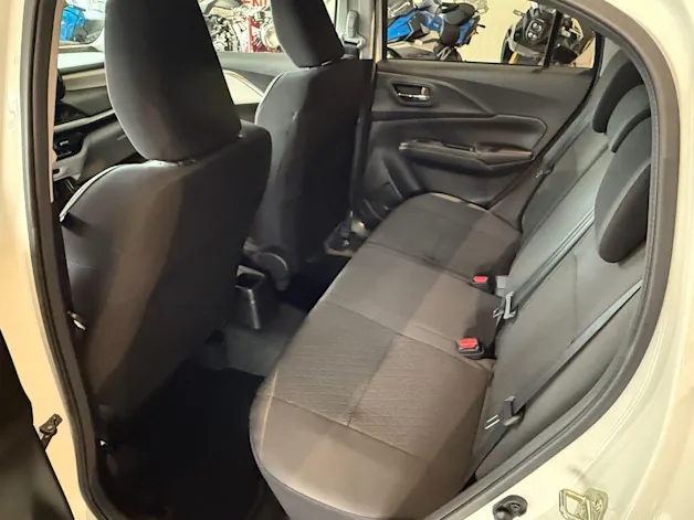 Suzuki Swift 1.2 Sakura Top Hybrid