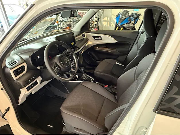Suzuki Swift 1.2 Sakura Top Hybrid