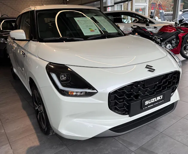 Suzuki Swift 1.2 Sakura Top Hybrid