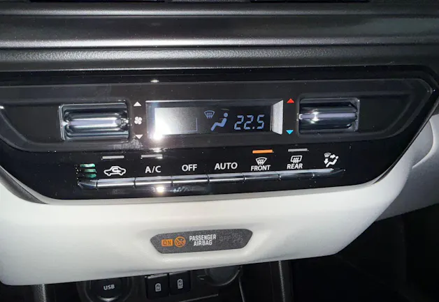 Suzuki Swift 1.2 Sakura Top Hybrid