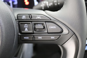 Vehicle image TOYOTA Yaris 1.5 VVT-i HSD Trend