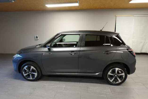 Suzuki Swift 1.2 Sakura Top Hybrid 4x4