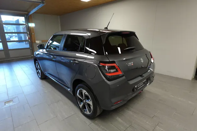 Suzuki Swift 1.2 Sakura Top Hybrid 4x4