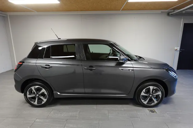 Suzuki Swift 1.2 Sakura Top Hybrid 4x4