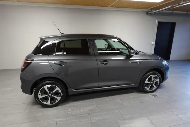 Suzuki Swift 1.2 Sakura Top Hybrid 4x4