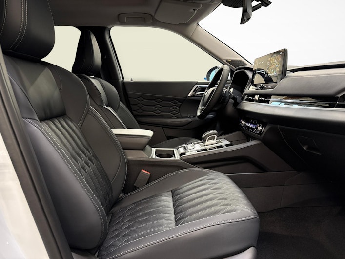 Vehicle image MITSUBISHI OUTLANDER