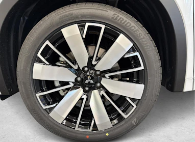 MITSUBISHI OUTLANDER 17