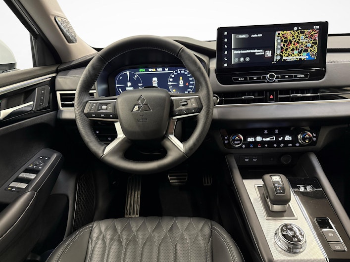 Vehicle image MITSUBISHI OUTLANDER