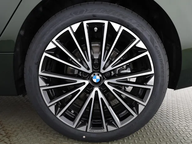 BMW 230e xDrive paddles Active Tourer