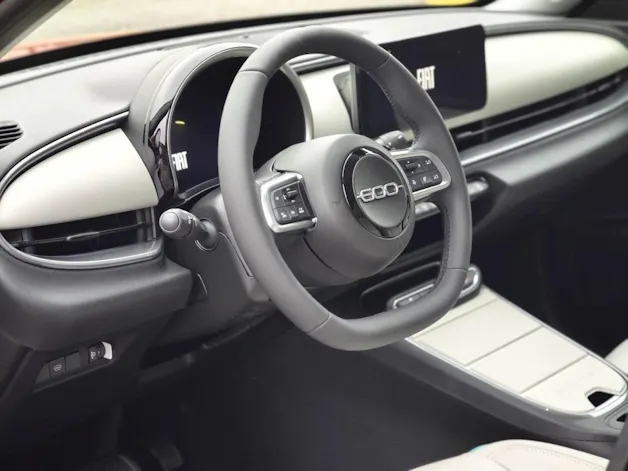 Fiat 600 1.2 Hybrid 145 La Prima Bicolore