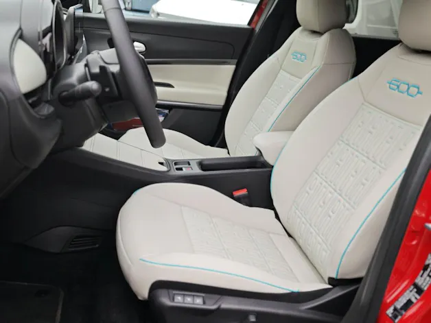 Fiat 600 1.2 Hybrid 145 La Prima Bicolore
