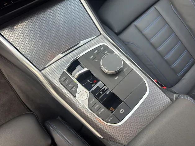 BMW 330e x DriveTouring Steptronic M Sport