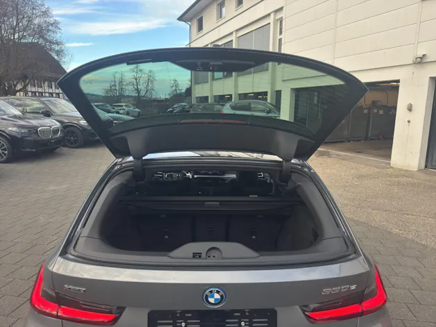 BMW 330e x DriveTouring Steptronic M Sport