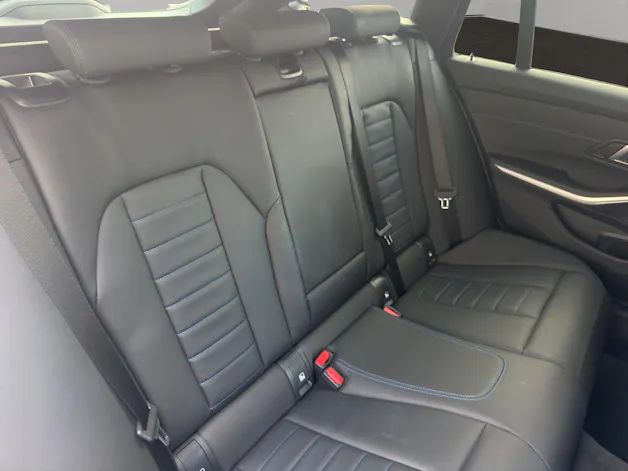 BMW 330e x DriveTouring Steptronic M Sport